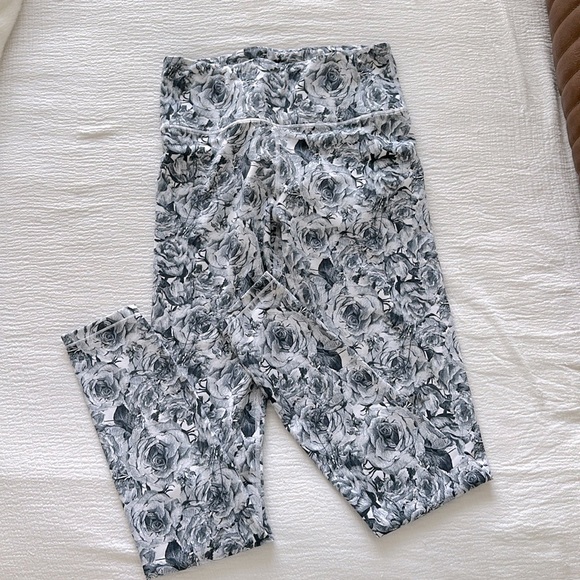 Varley Grey Rose Printed Legging - Picture 4 of 8